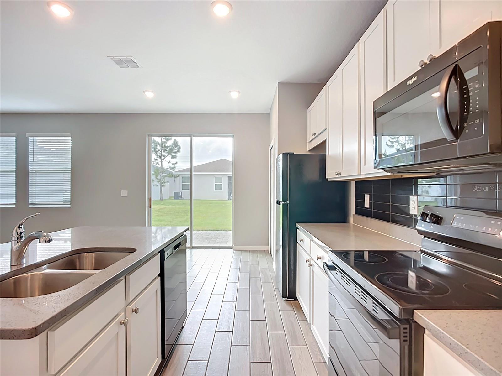 11829 CLARE HILL AVE — photo 4