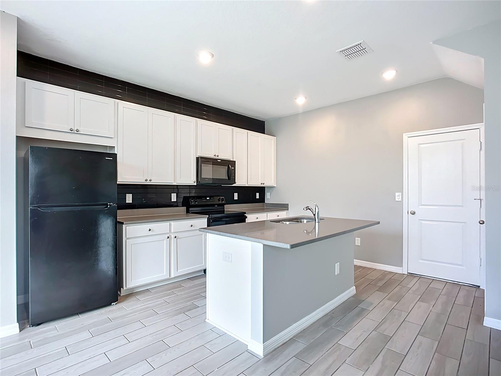 11829 CLARE HILL AVE — photo 15
