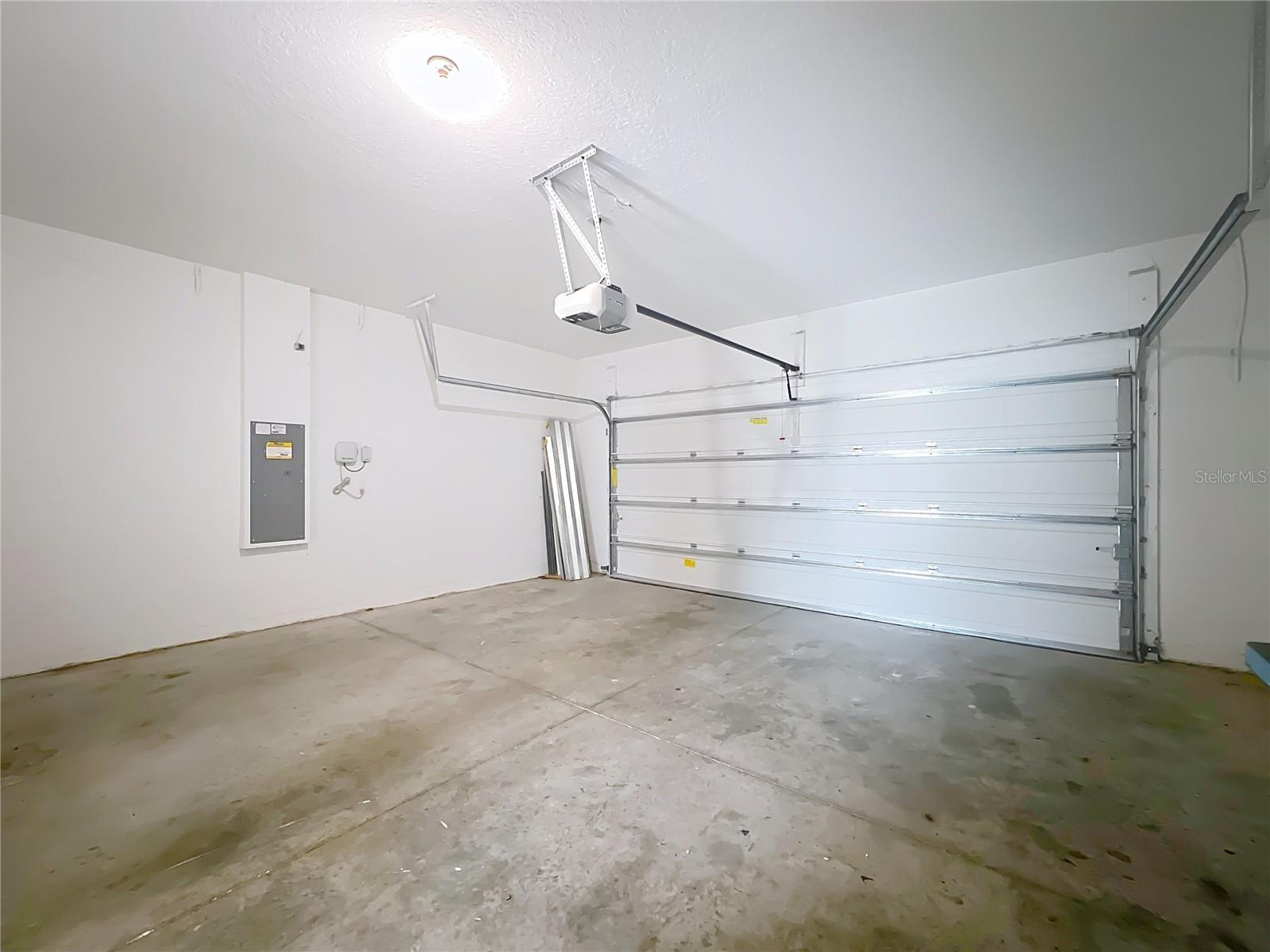 11829 CLARE HILL AVE — photo 32
