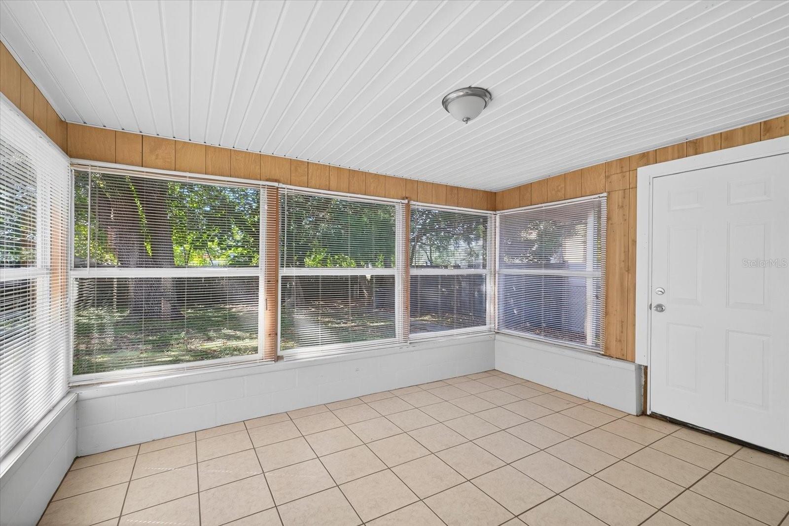 11015 MARTHA AVE — photo 14