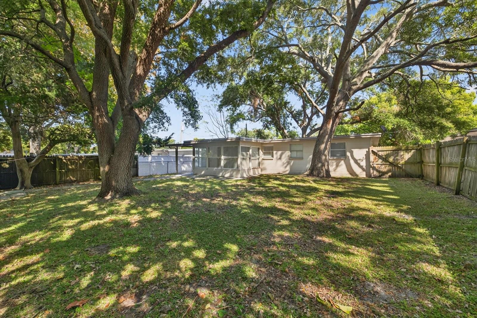 11015 MARTHA AVE — photo 23