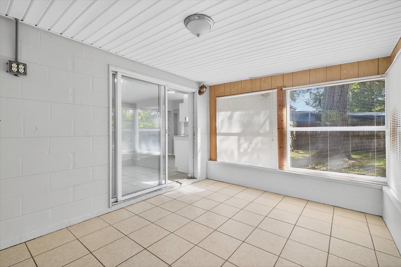 11015 MARTHA AVE — photo 7