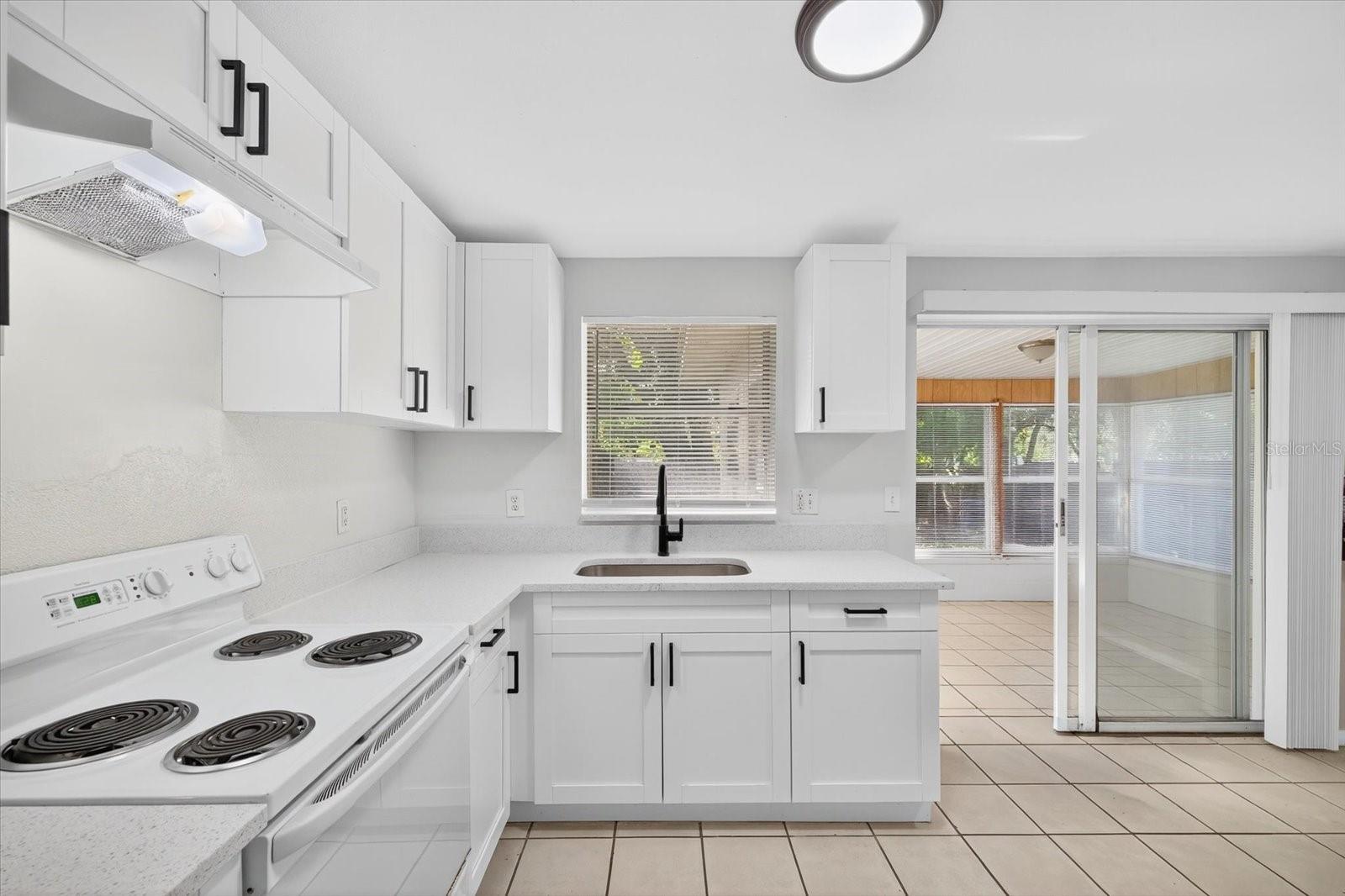 11015 MARTHA AVE — photo 12