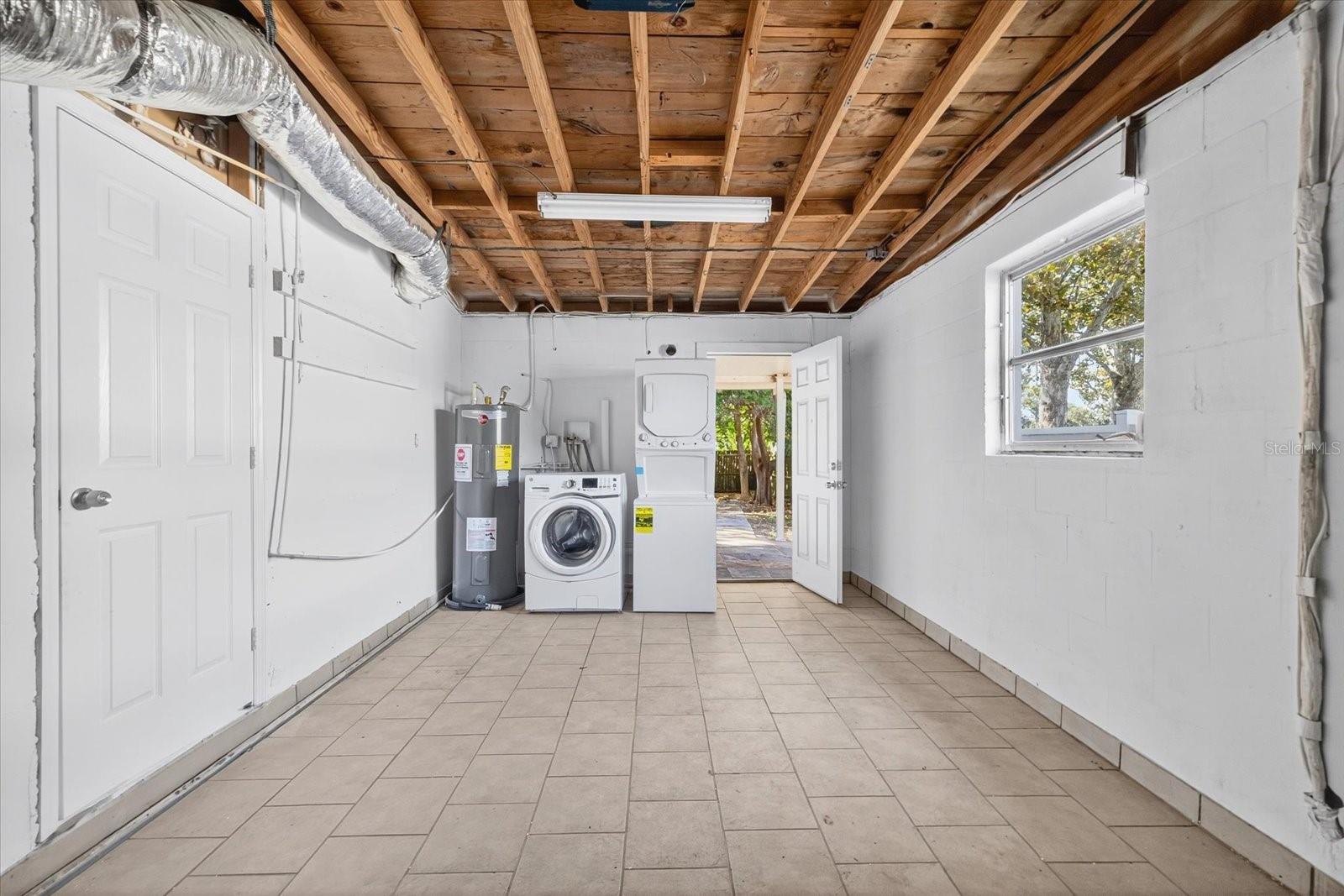 11015 MARTHA AVE — photo 20
