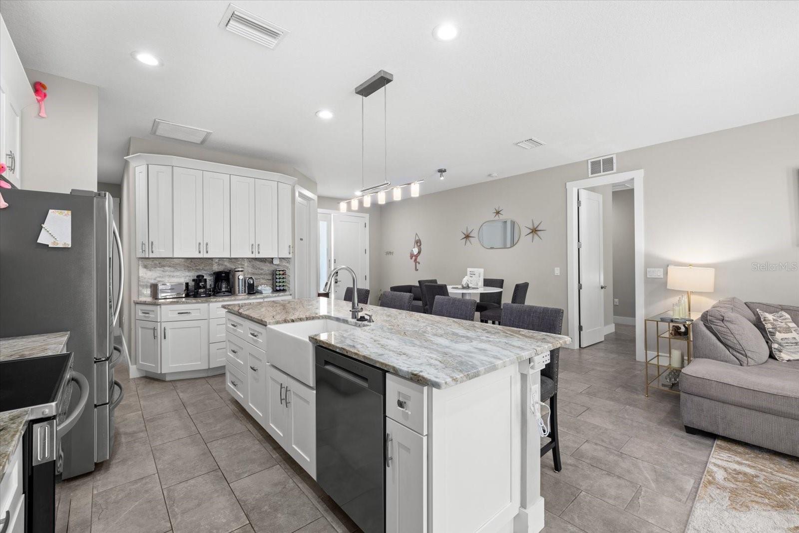 279 AVALON RD — photo 14