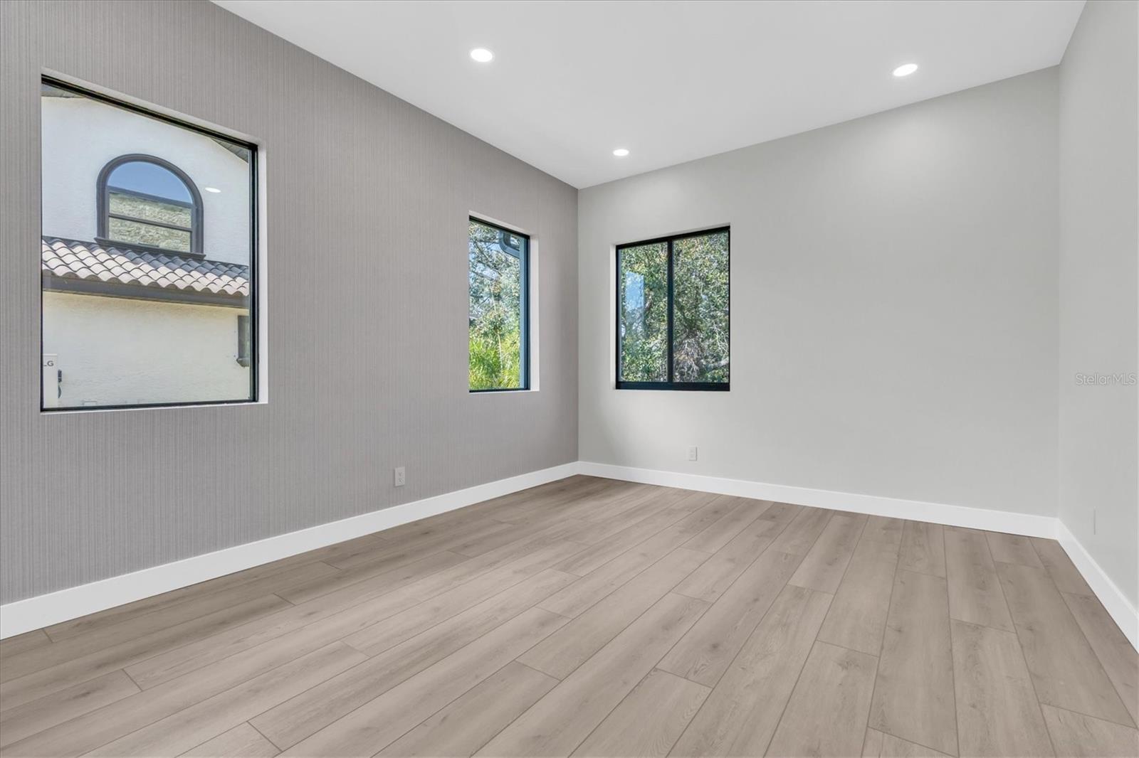 5966 BAYVIEW CIR S — photo 44