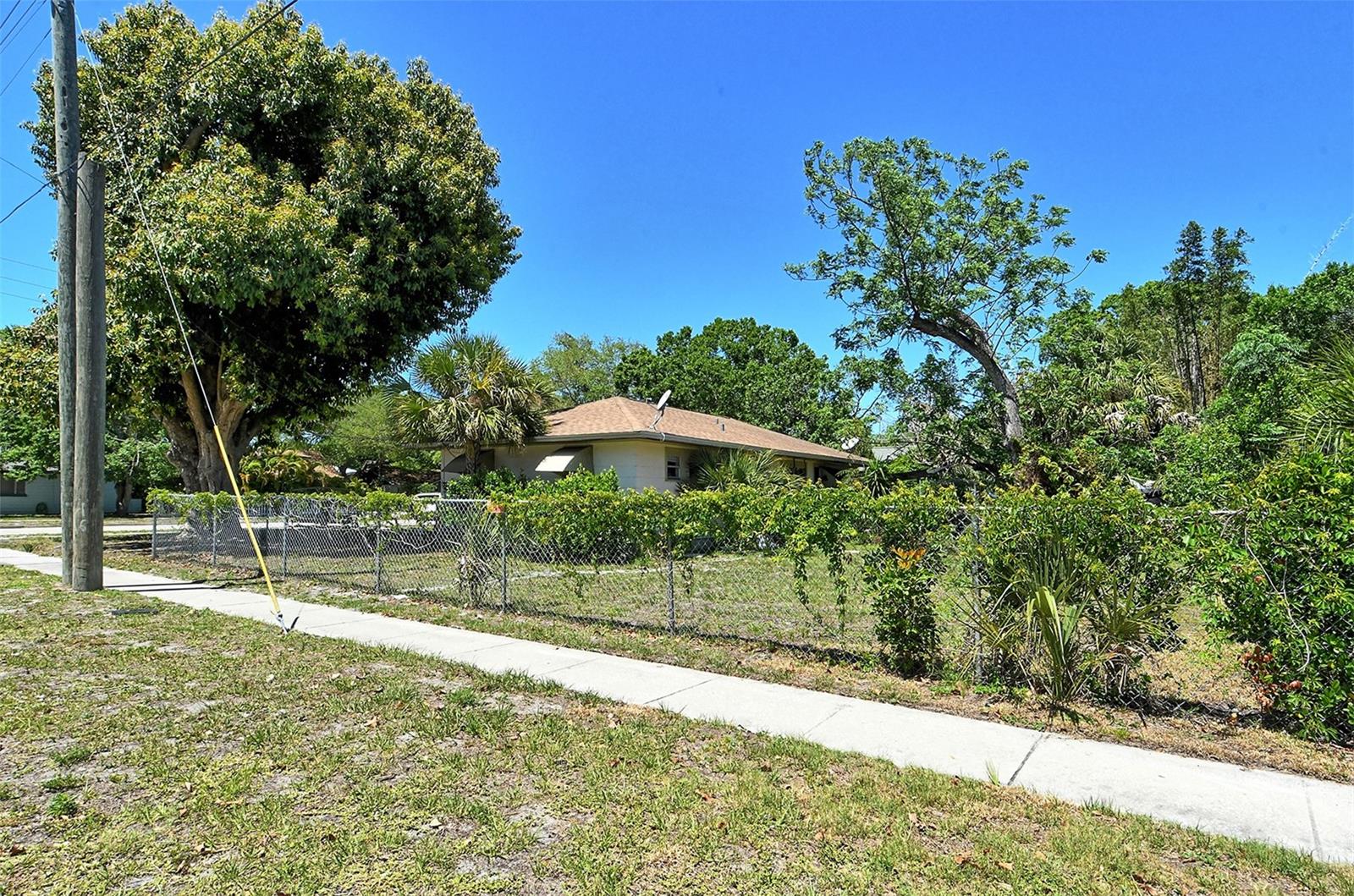1504 COCOANUT AVE — photo 9