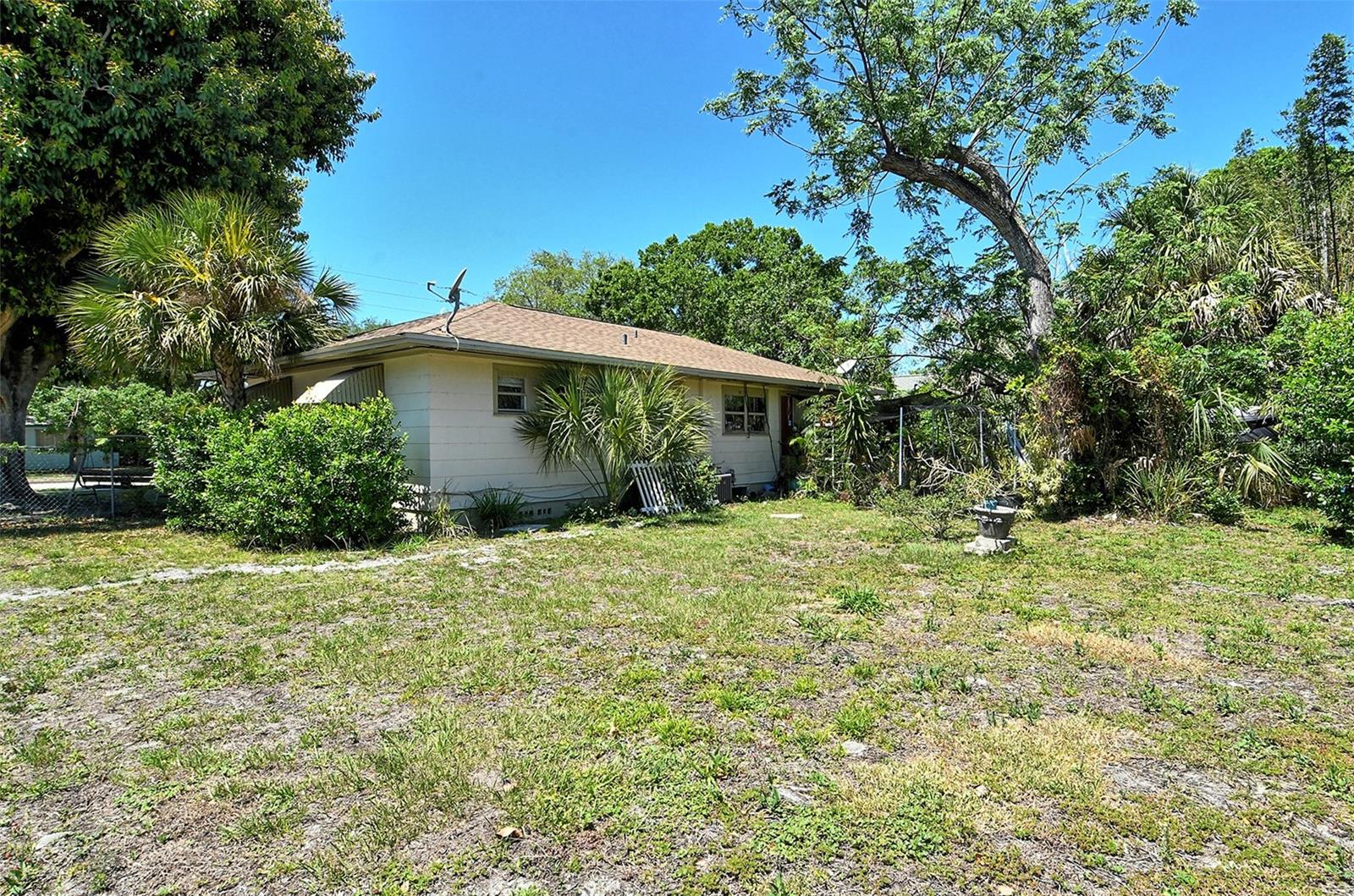 1504 COCOANUT AVE — photo 8