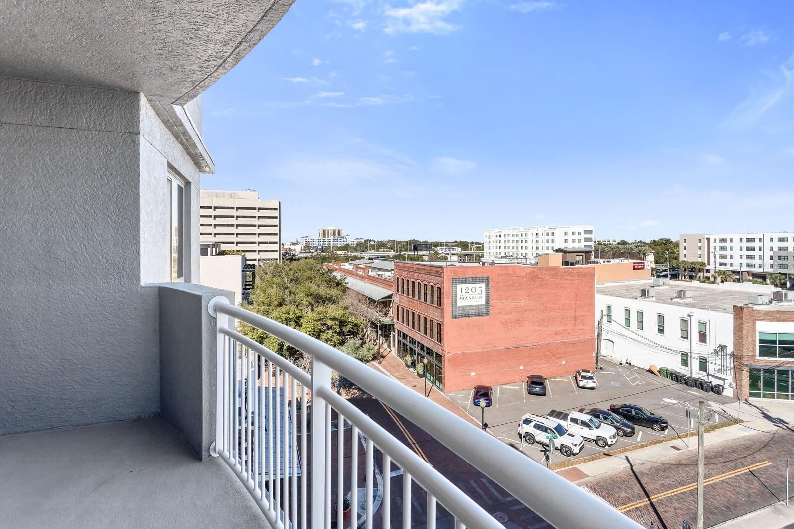 1108 N FRANKLIN ST #605 — photo 32