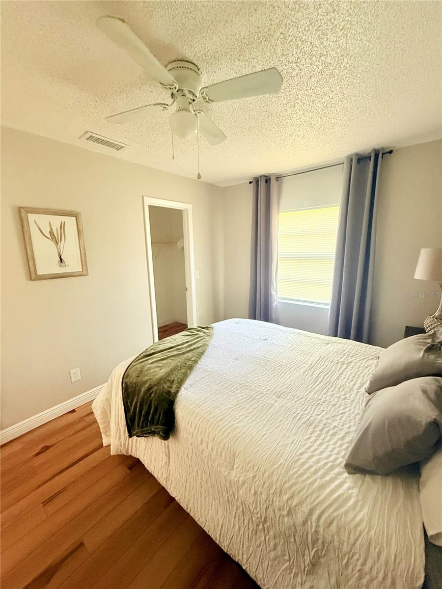 9402 N SEMMES ST — photo 3
