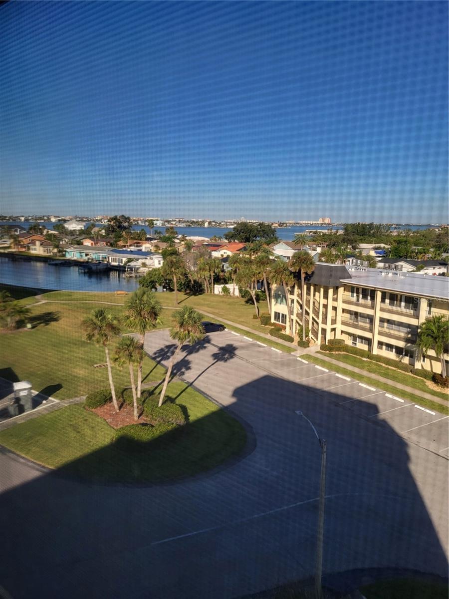 4650 COVE CIR #611 — photo 7