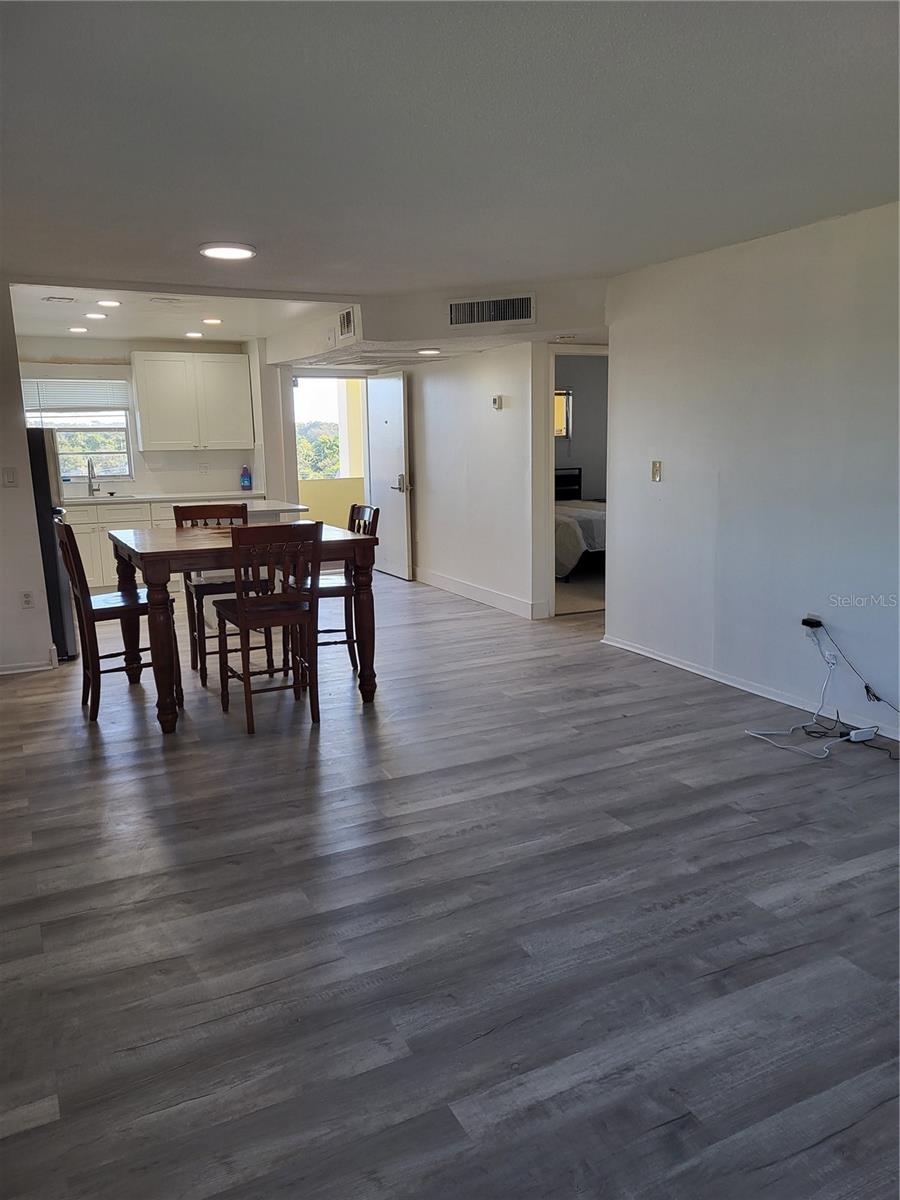 4650 COVE CIR #611 — photo 4