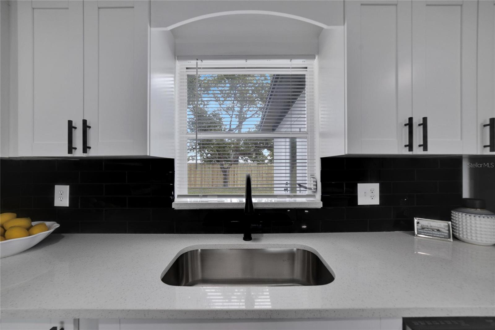 4012 VALENCIA DR — photo 10