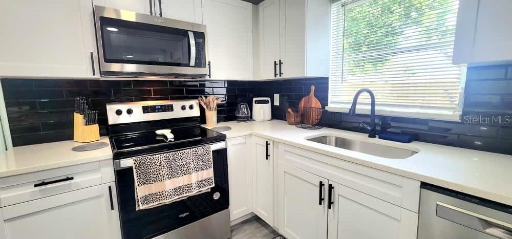 4012 VALENCIA DR — photo 9