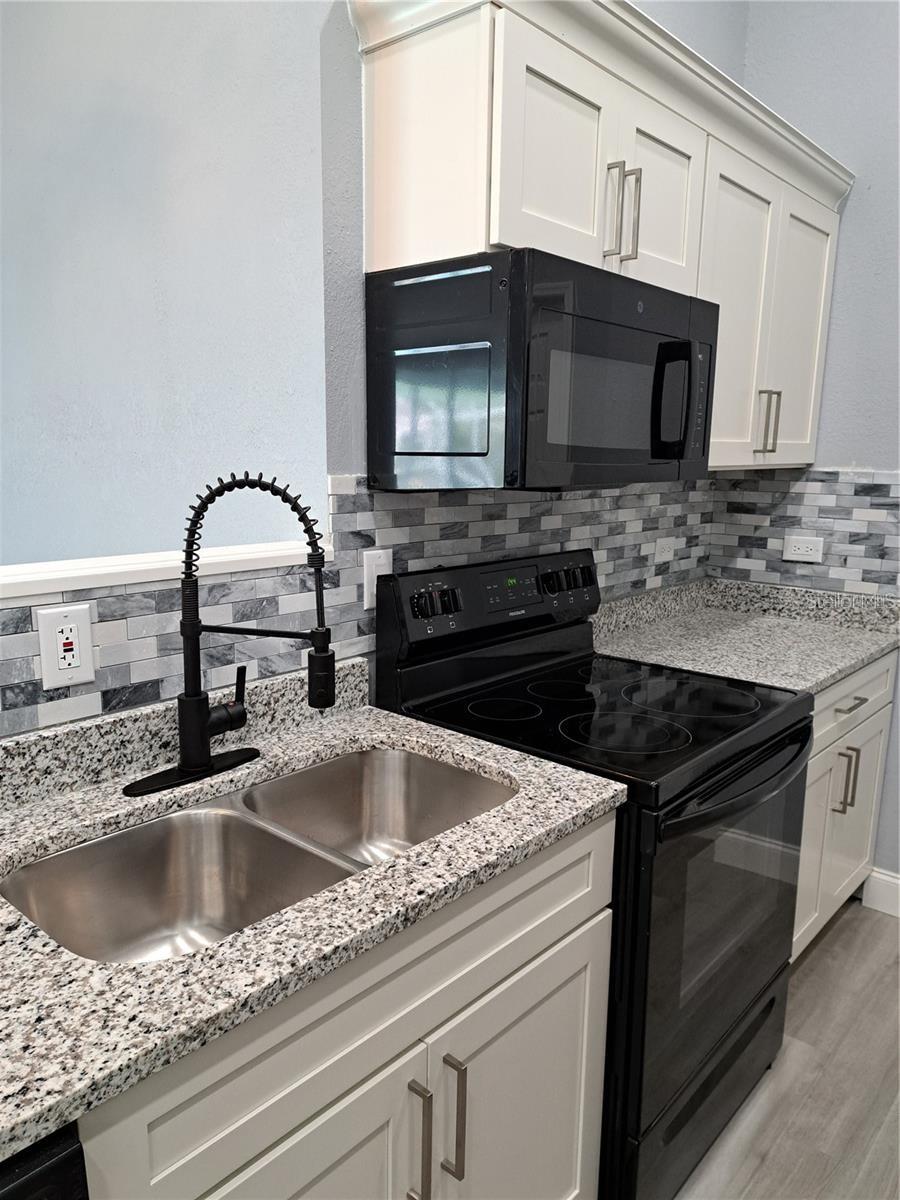 26 CLINTWOOD AVE — photo 17