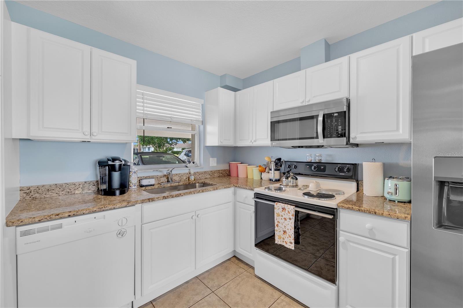 2401 RIVERBLUFF PKWY #V240 — photo 14