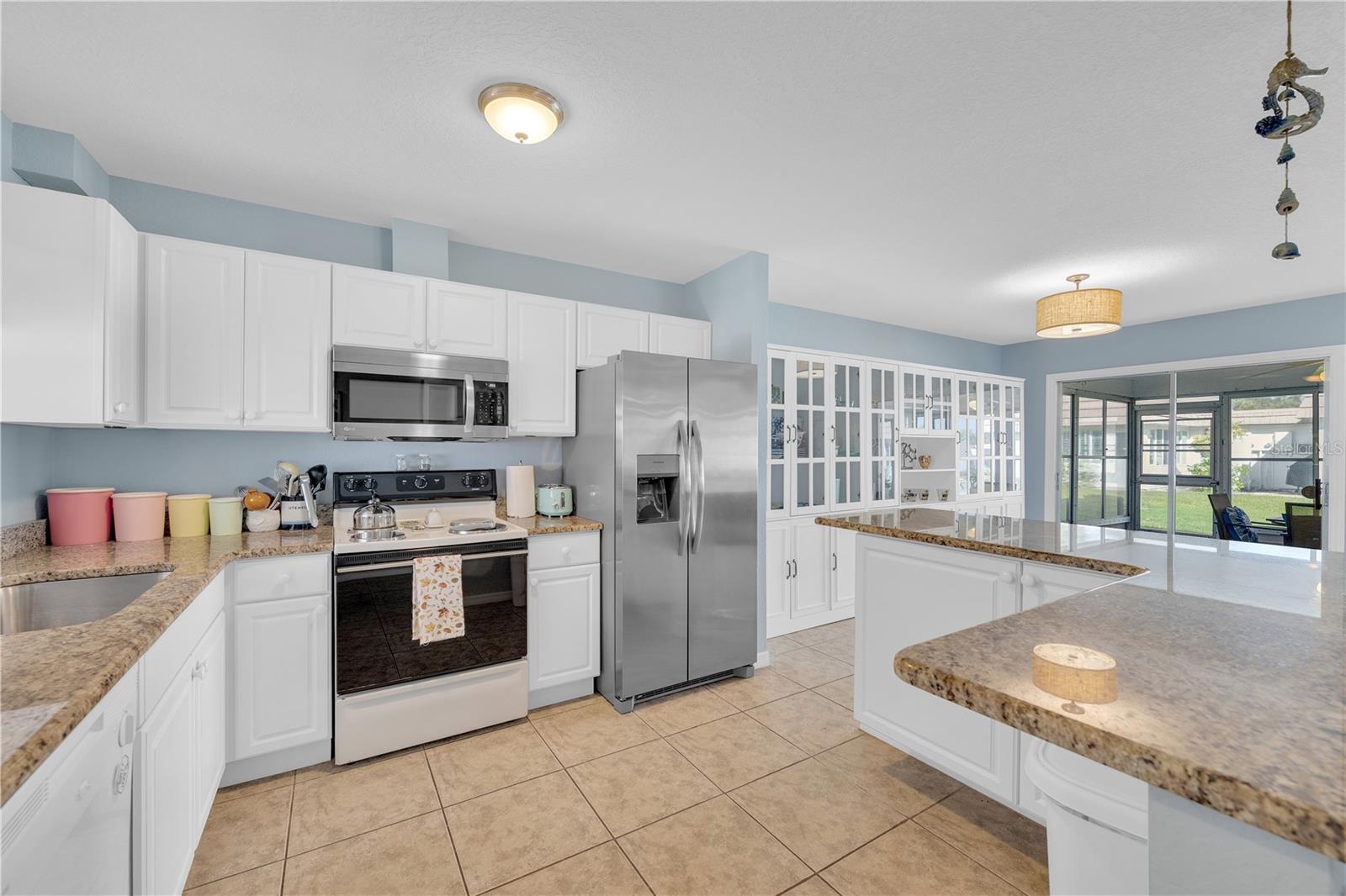 2401 RIVERBLUFF PKWY #V240 — photo 12