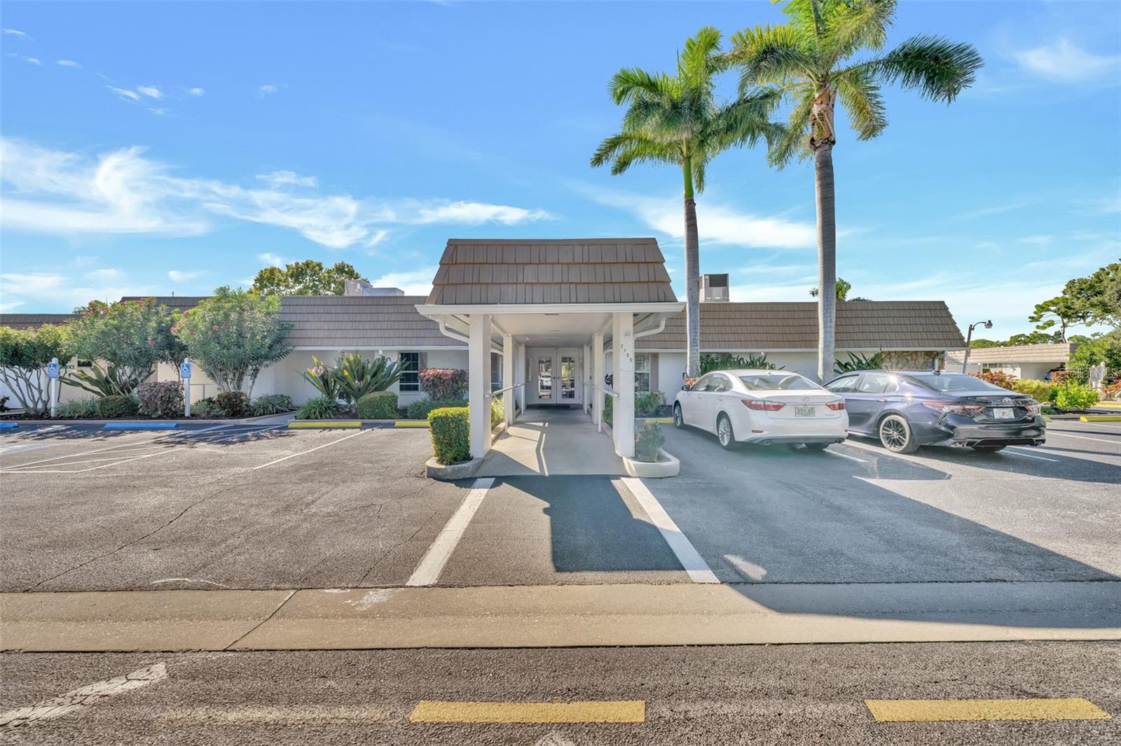 2401 RIVERBLUFF PKWY #V240 — photo 37