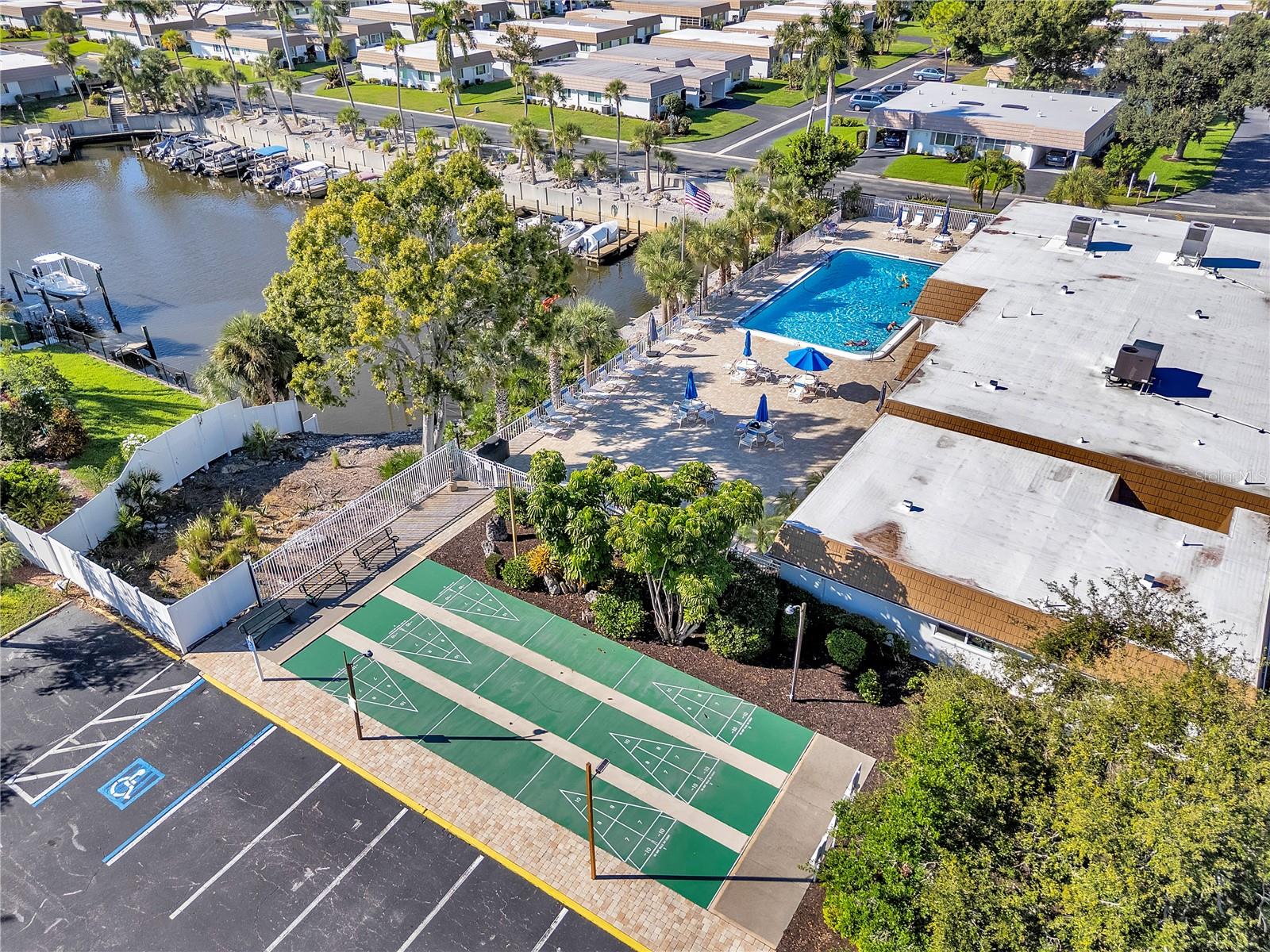 2401 RIVERBLUFF PKWY #V240 — photo 35
