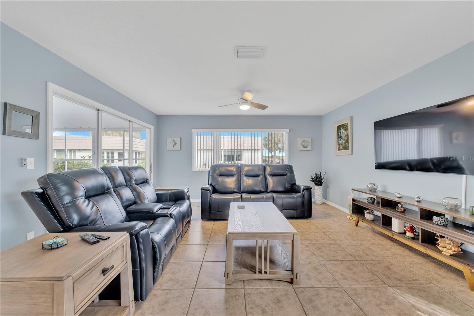 2401 RIVERBLUFF PKWY #V240 — photo 2