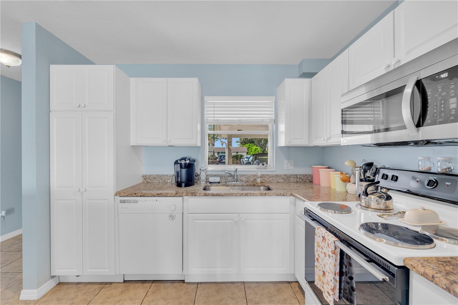 2401 RIVERBLUFF PKWY #V240 — photo 15
