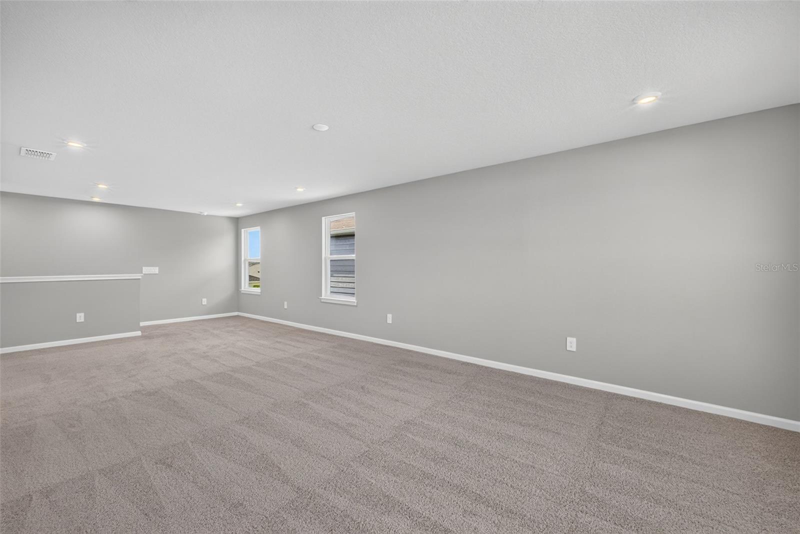 9240 DERBYSHIRE DR — photo 27