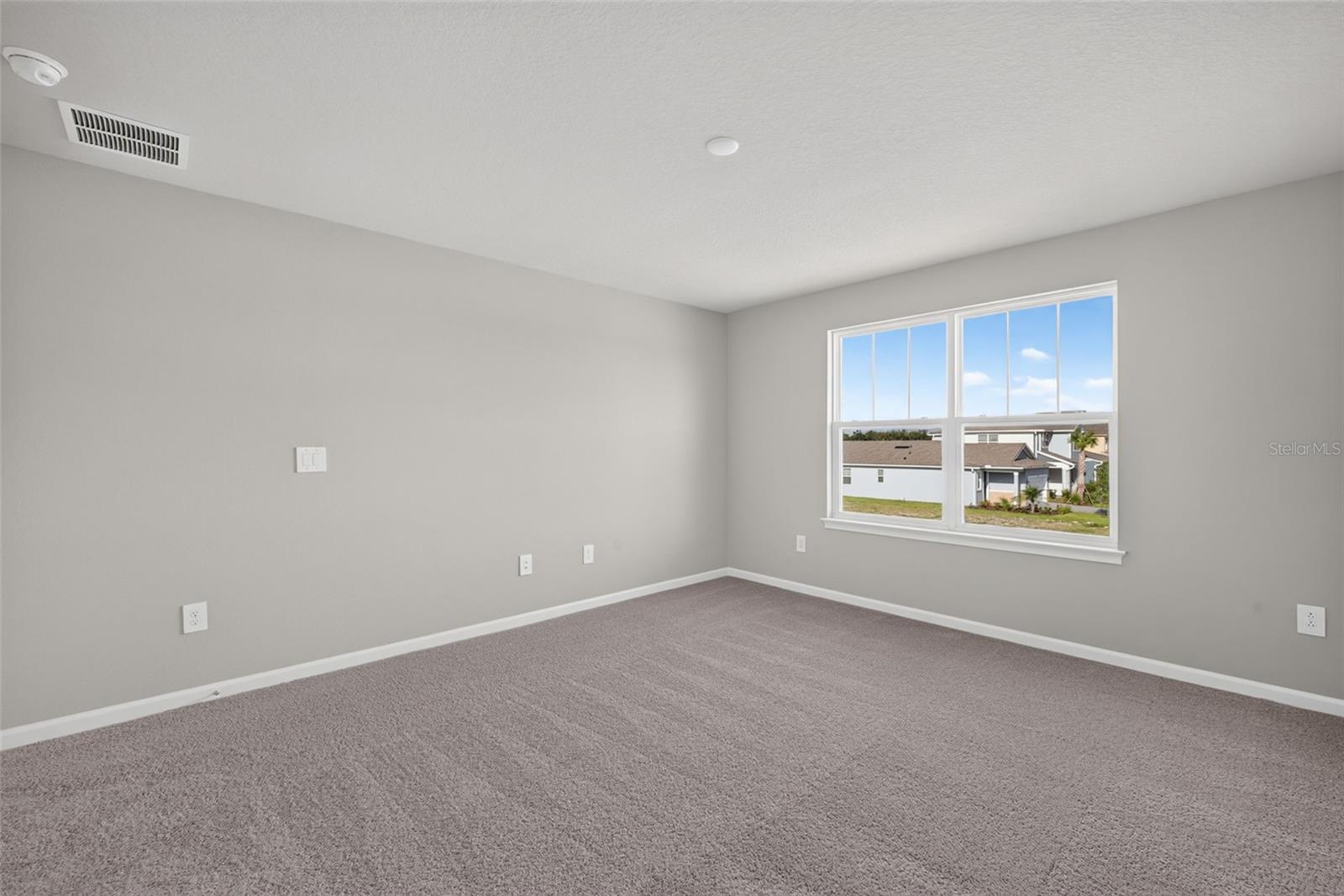 9240 DERBYSHIRE DR — photo 33