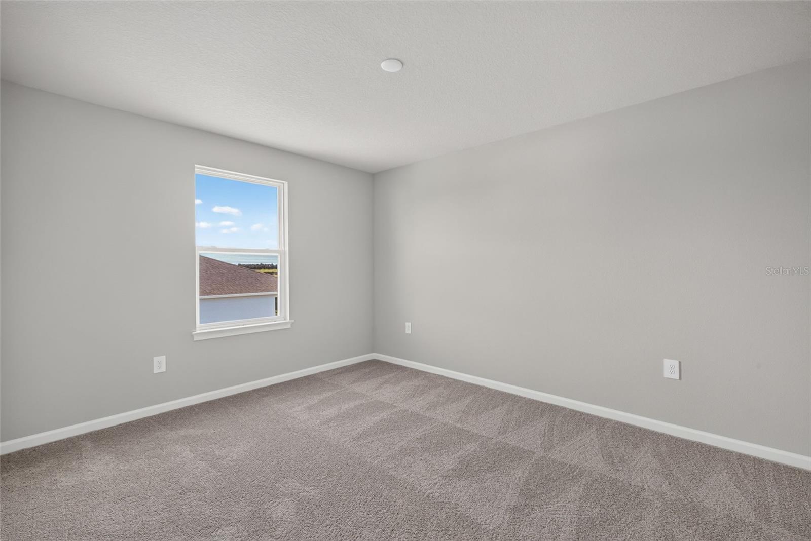 9240 DERBYSHIRE DR — photo 29
