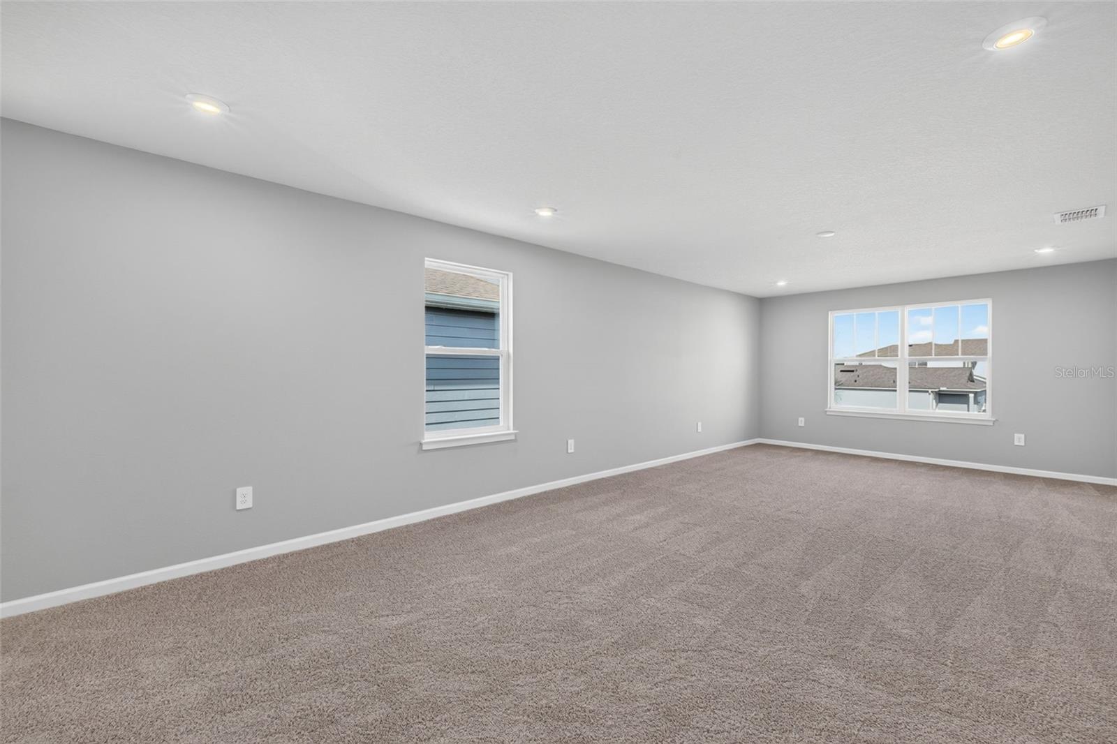 9240 DERBYSHIRE DR — photo 26