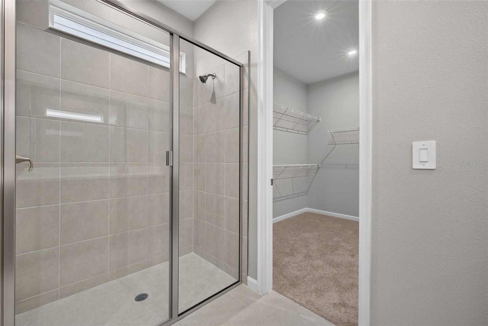 9240 DERBYSHIRE DR — photo 23
