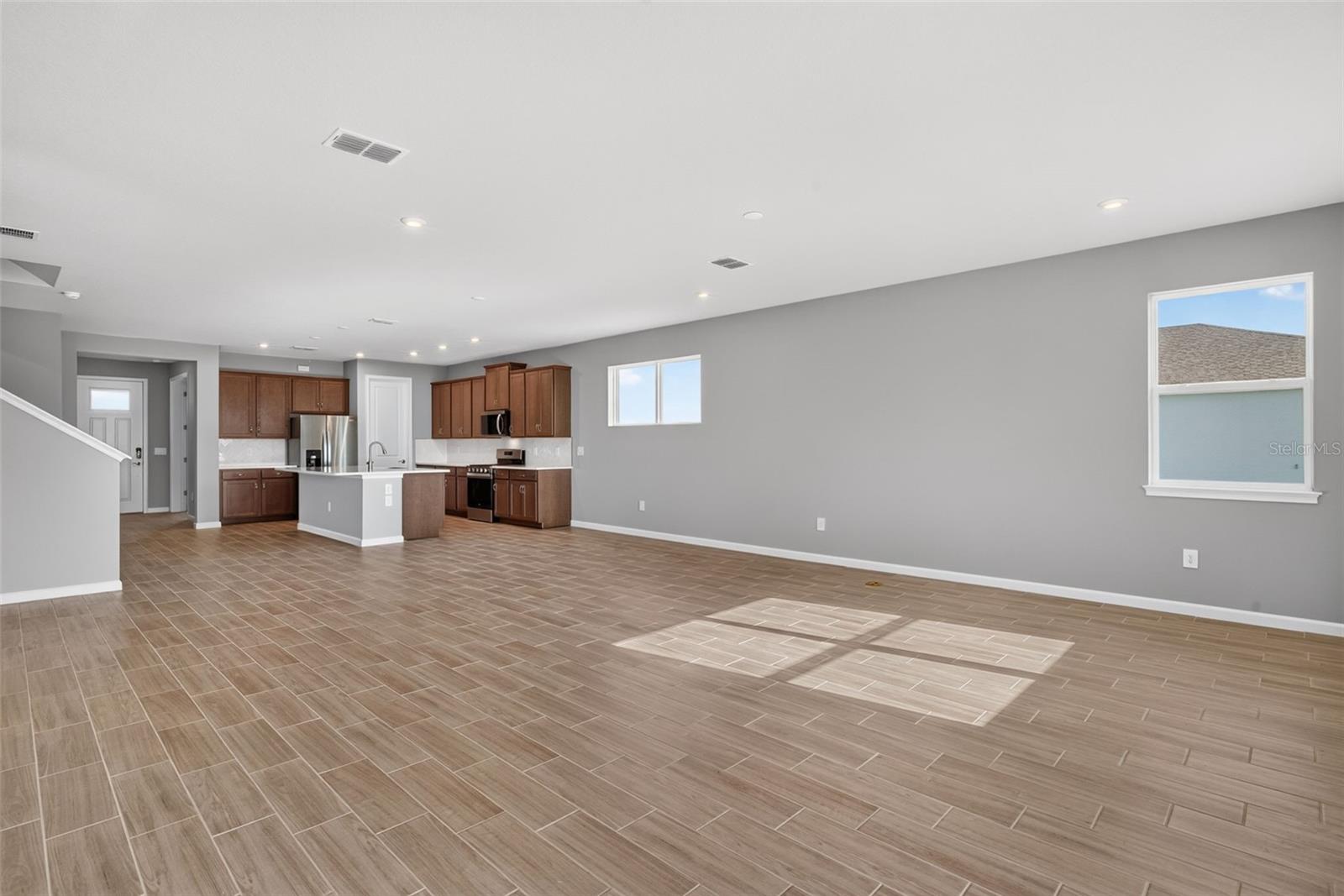 9240 DERBYSHIRE DR — photo 14
