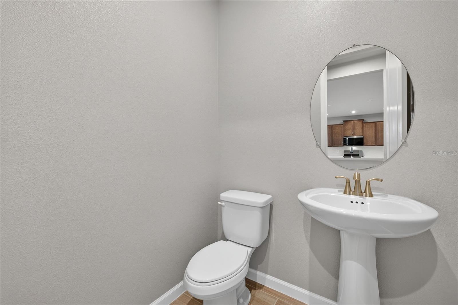 9240 DERBYSHIRE DR — photo 18