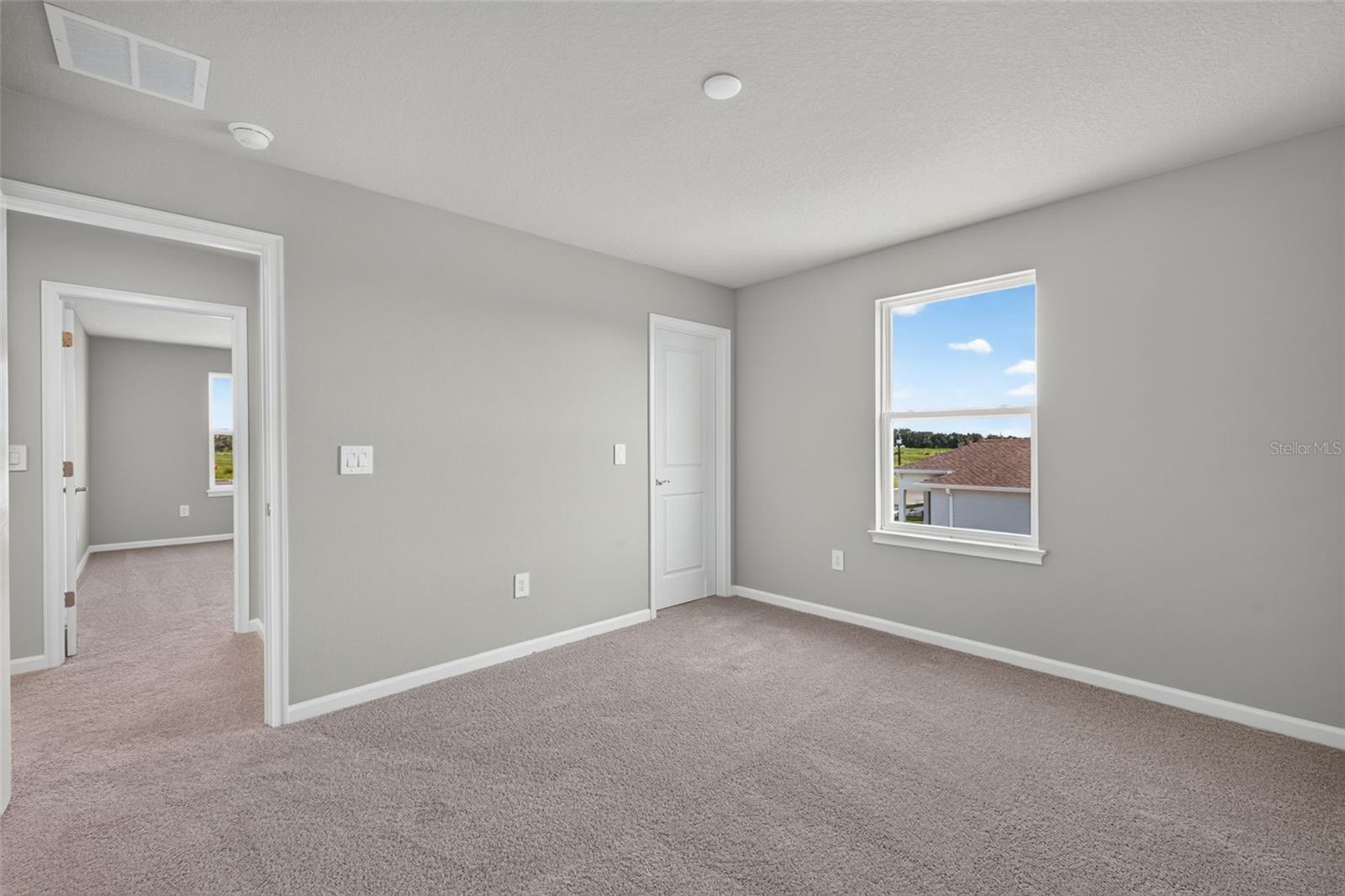 9240 DERBYSHIRE DR — photo 30
