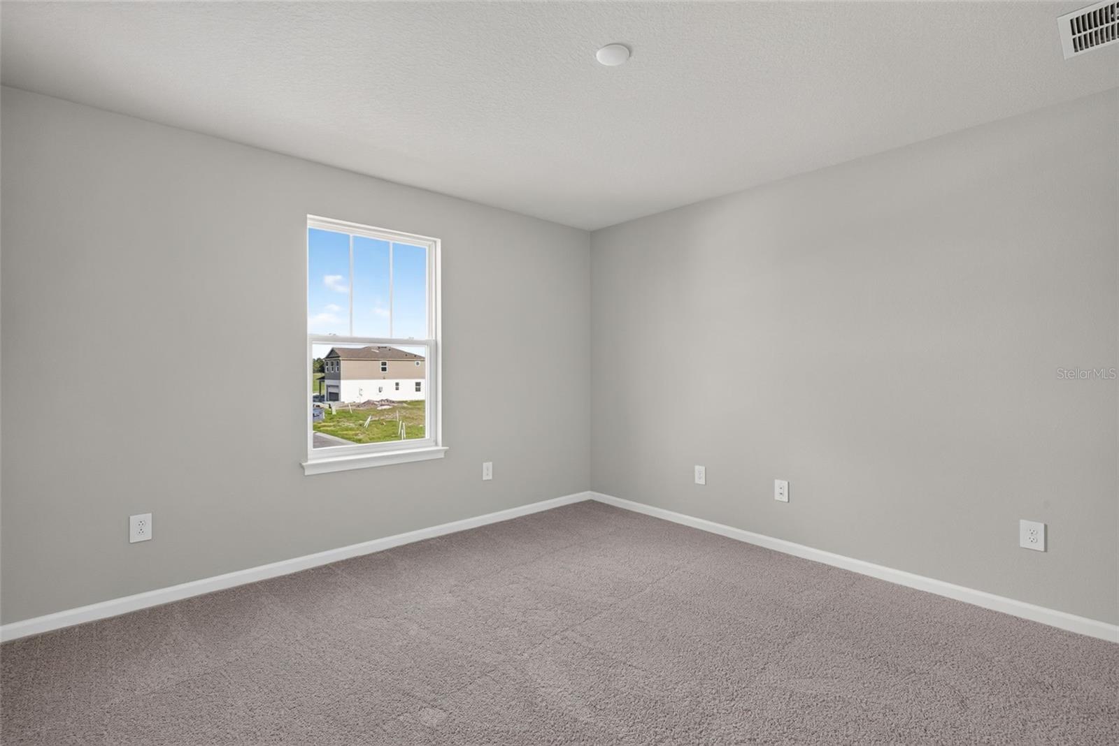 9240 DERBYSHIRE DR — photo 35