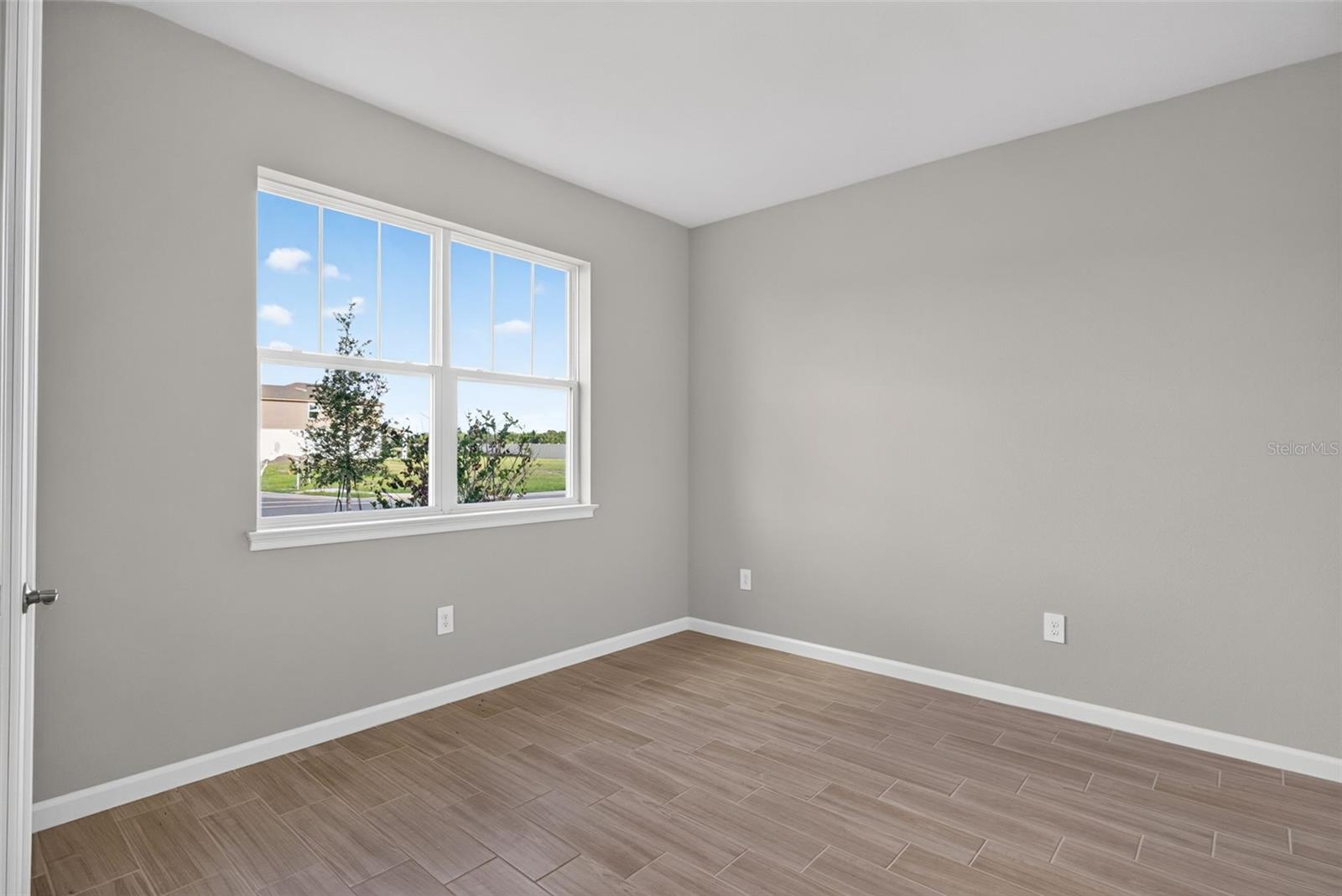 9240 DERBYSHIRE DR — photo 16