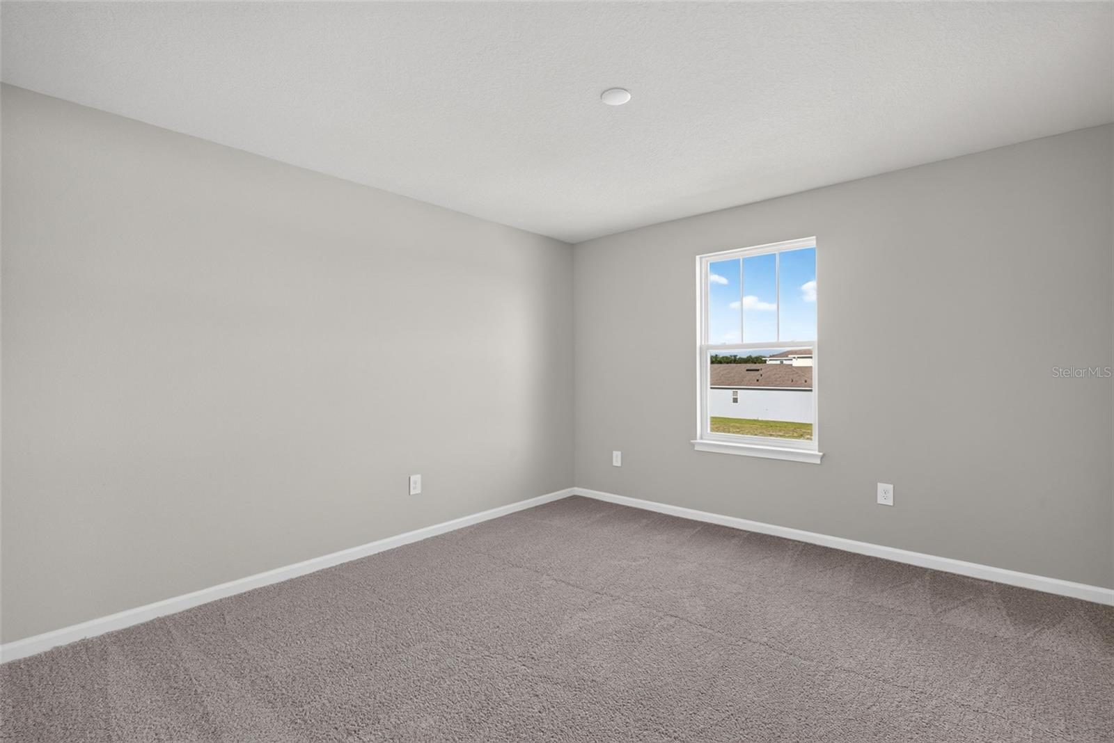 9240 DERBYSHIRE DR — photo 34