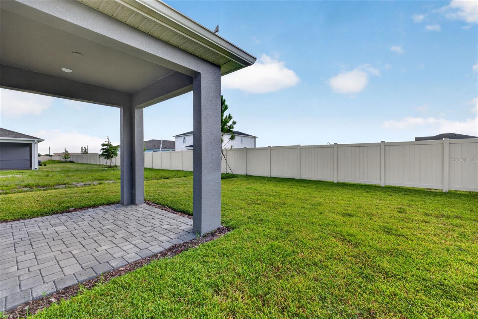 9240 DERBYSHIRE DR — photo 37