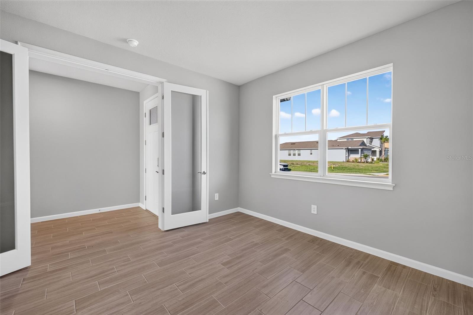 9240 DERBYSHIRE DR — photo 17