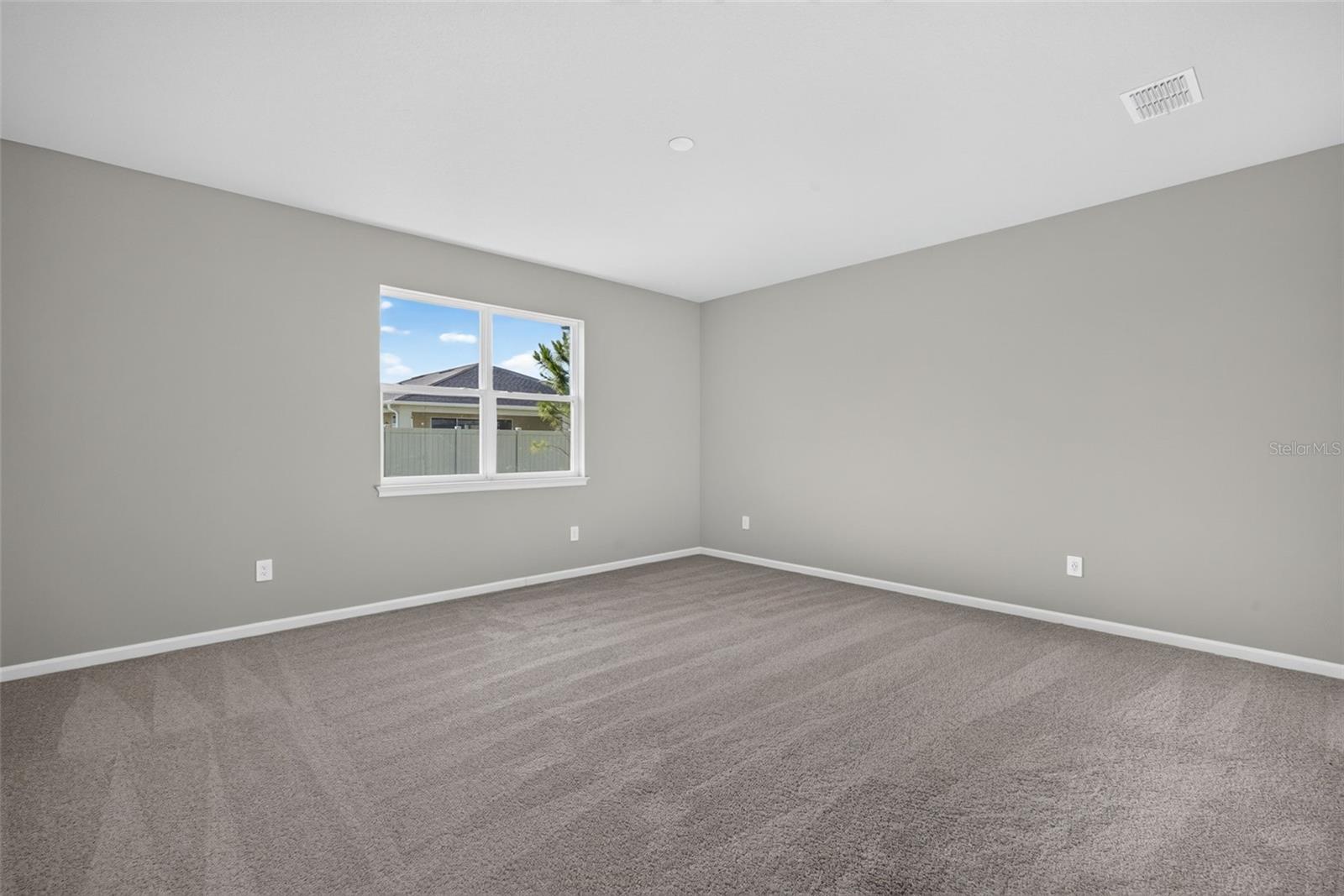 9240 DERBYSHIRE DR — photo 19