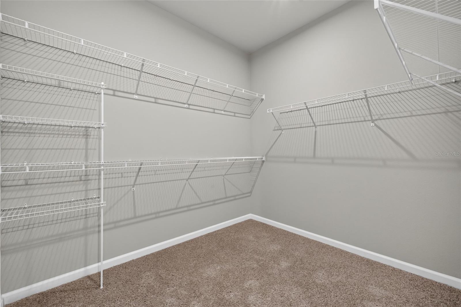 9240 DERBYSHIRE DR — photo 24