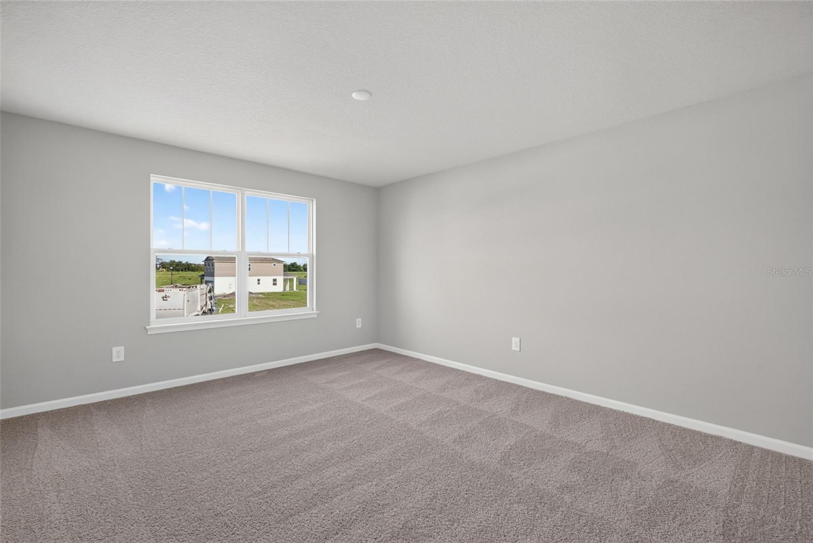 9240 DERBYSHIRE DR — photo 32