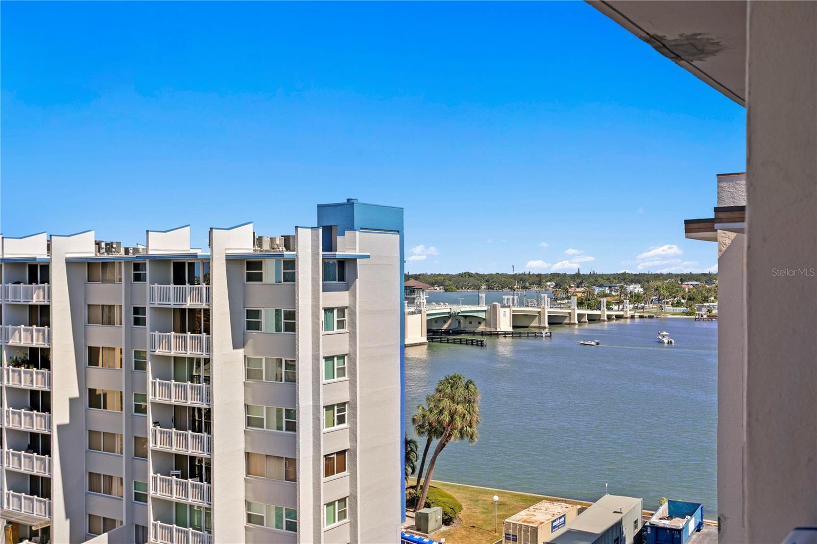 450 TREASURE ISLAND CSWY #702 — photo 27