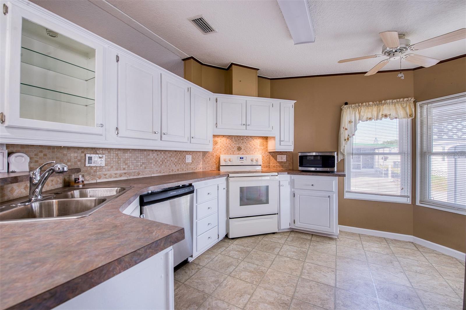403 BLUE MARLIN DR — photo 3