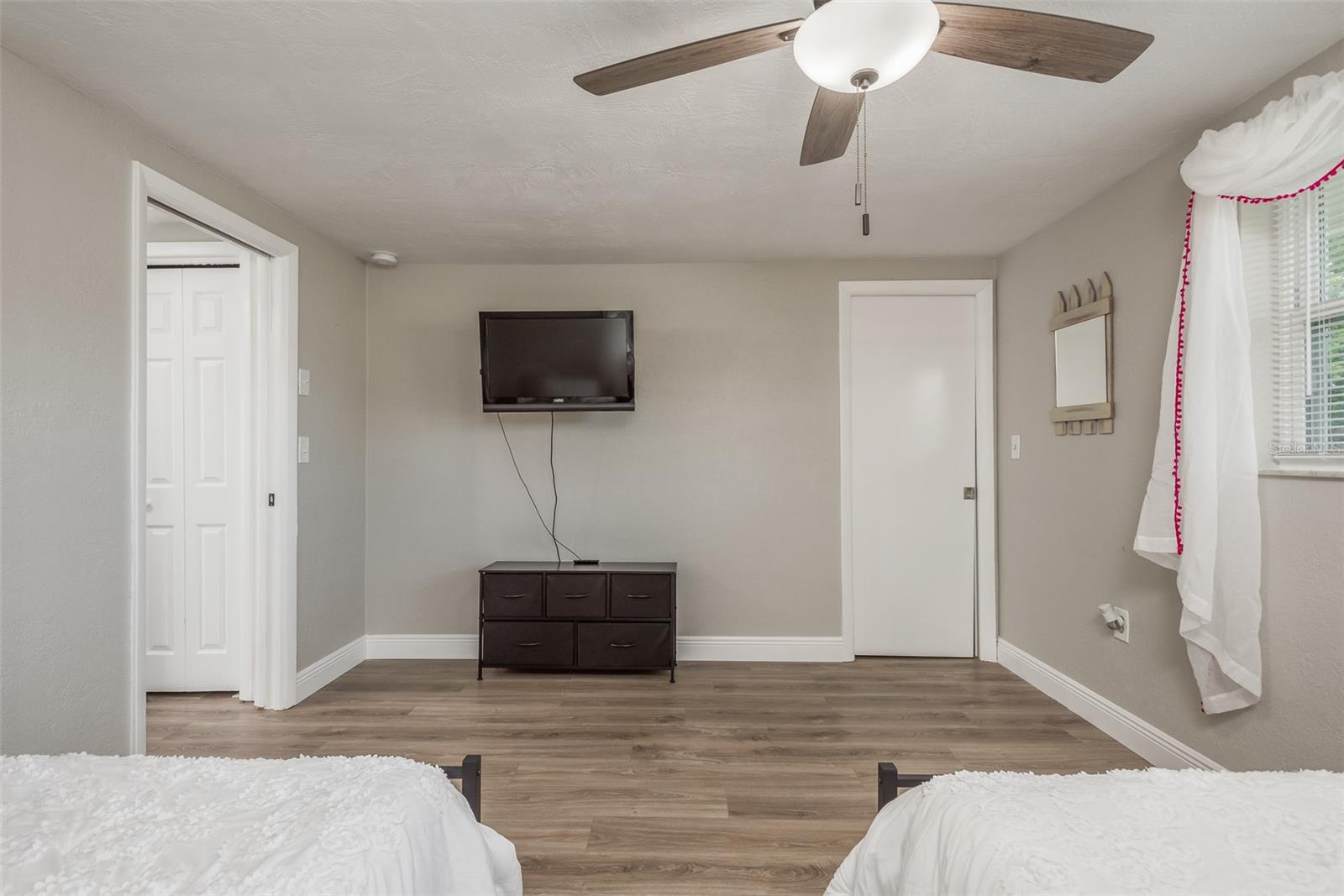 8906 CATALINA DR — photo 18