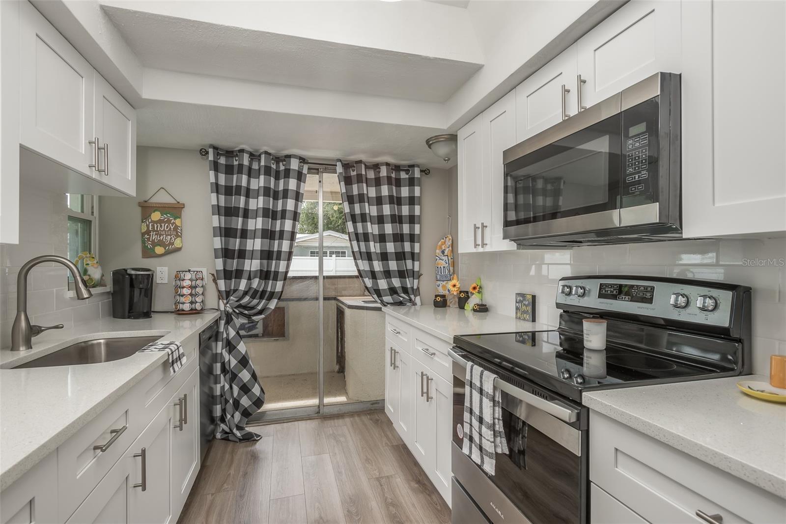 8906 CATALINA DR — photo 11