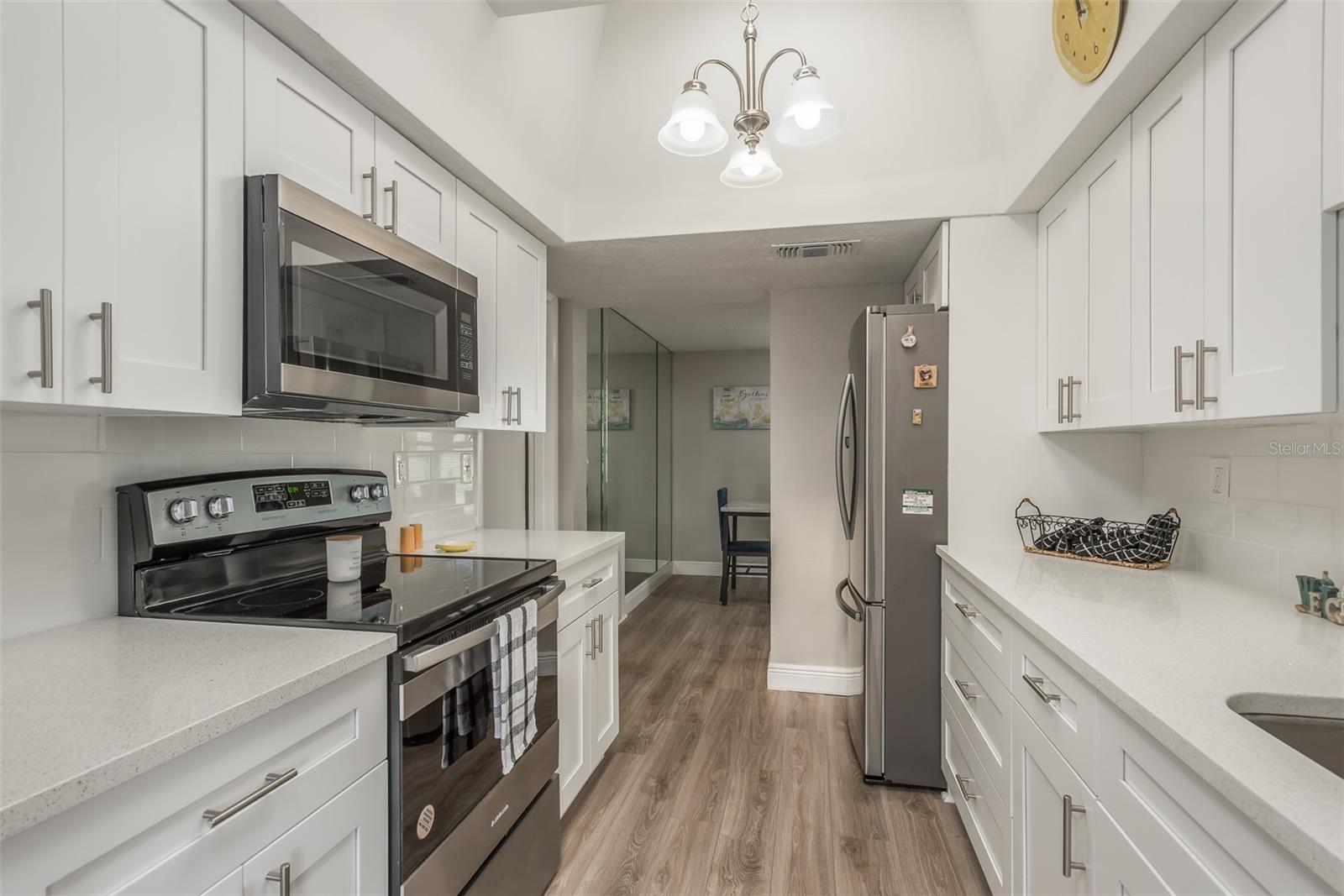 8906 CATALINA DR — photo 3