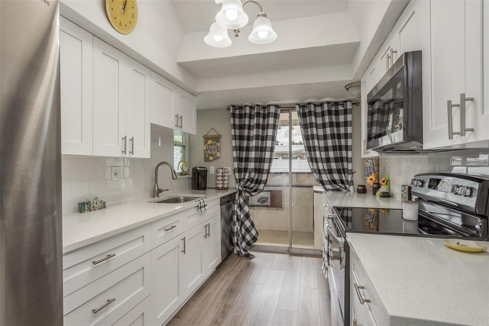 8906 CATALINA DR — photo 12