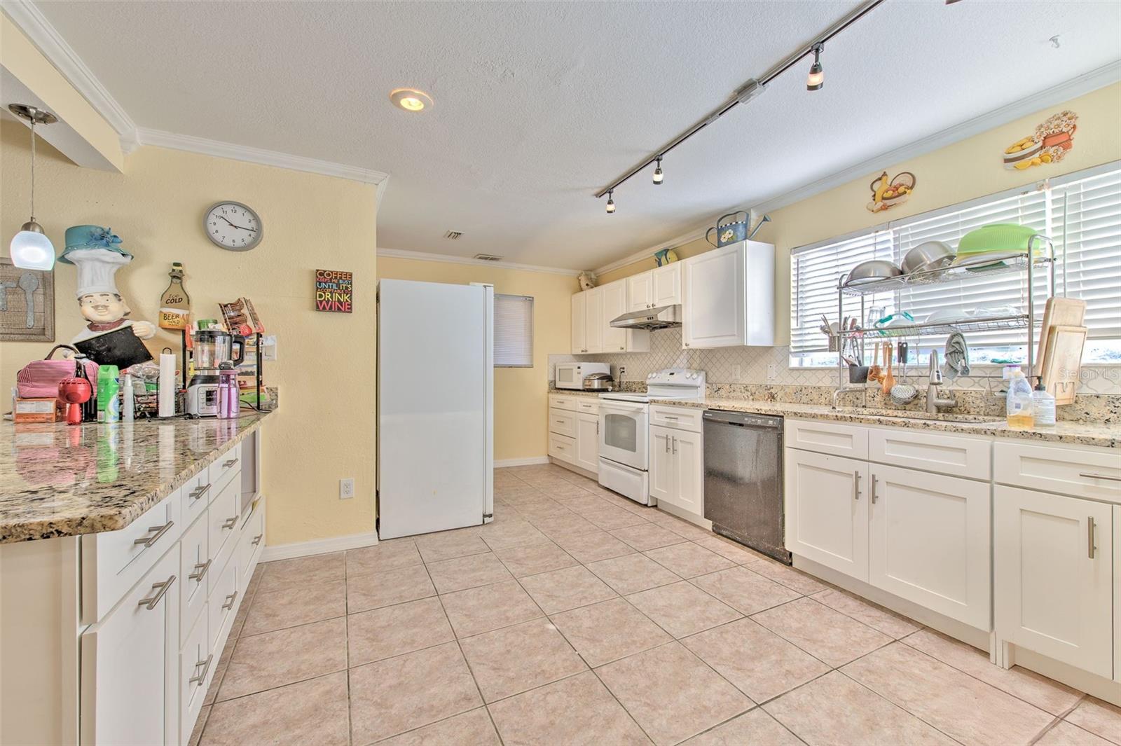5415 MILES BLVD — photo 2