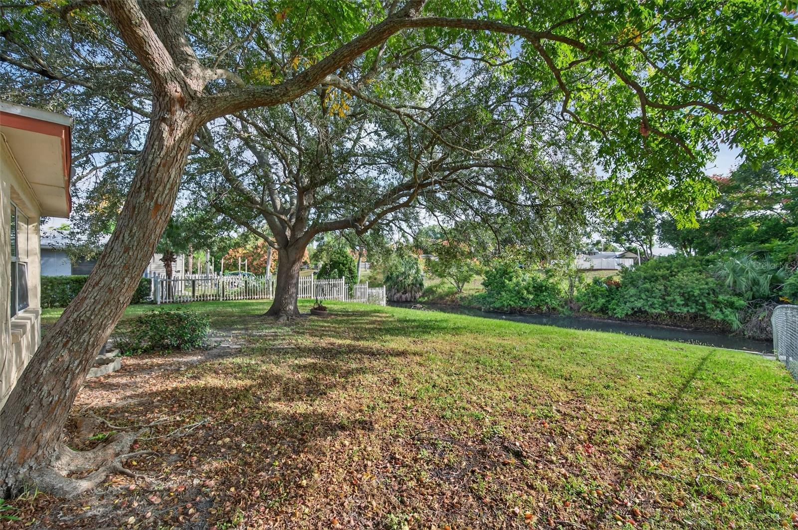 10102 GLEN MOOR LN — photo 35