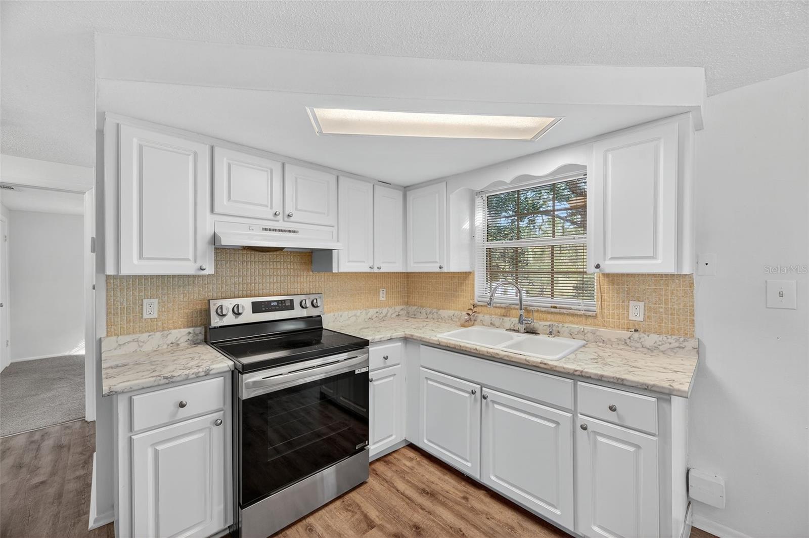 10102 GLEN MOOR LN — photo 15
